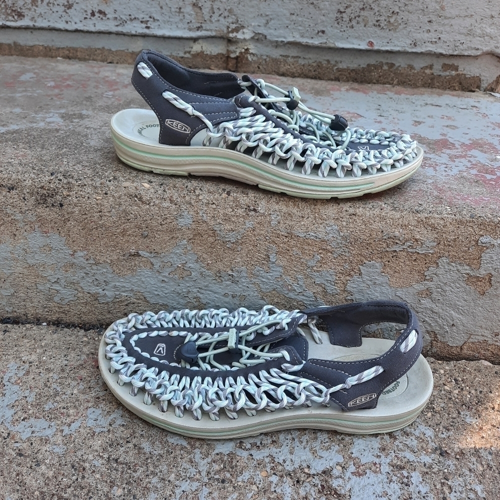 Keen uneek sandals shoes size 9.5